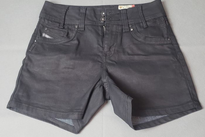 short jean noir femme