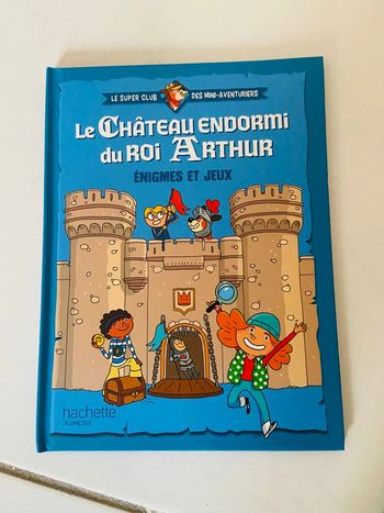 Livre le château endormi du roi Arthur bon etat 