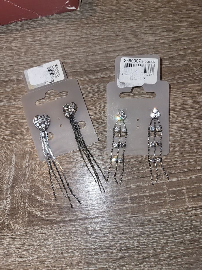 2 paires de boucles d'oreilles