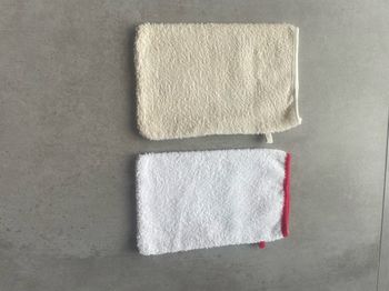 Lot de deux gants de toilette neuf