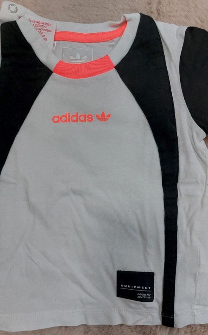 T-shirt adidas 12/18 mois - photo numéro 2