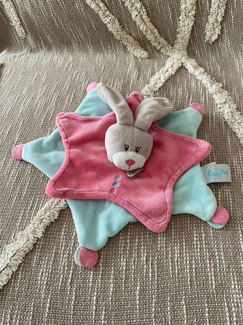 Peluche doudou plat 23cm Babynat lapin rose et bleu très bon état
