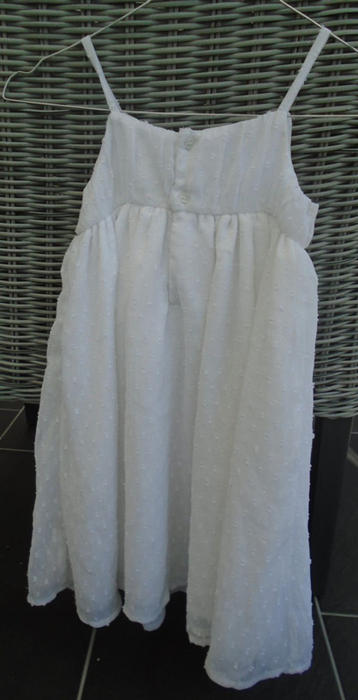 Magnifique robe blanche fille 5 ans (108 cm) - photo numéro 3