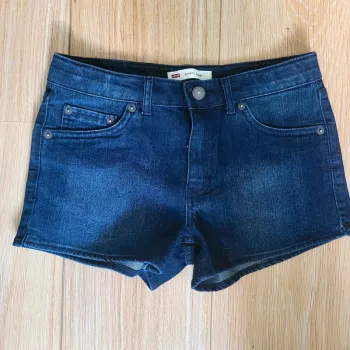 Short Levi's 14 ans en parfait état