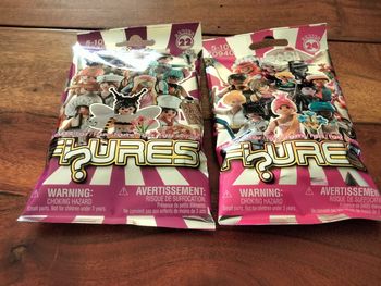 Lot de 2 sachets de figurines playmobil 22 et 24 5/10 ans
