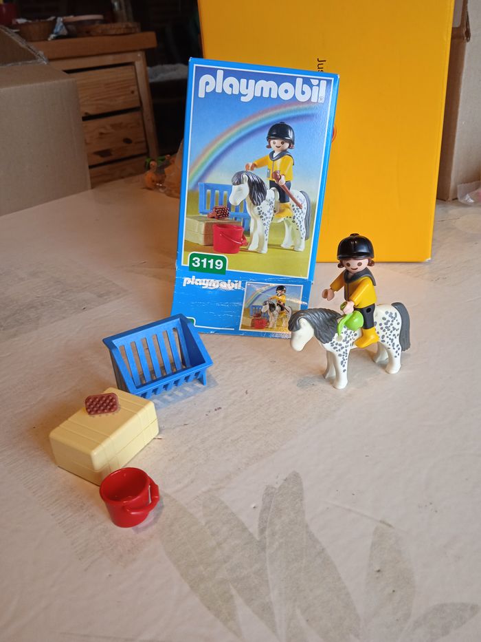 petite fille et poney Playmobil avec boite (vintage)