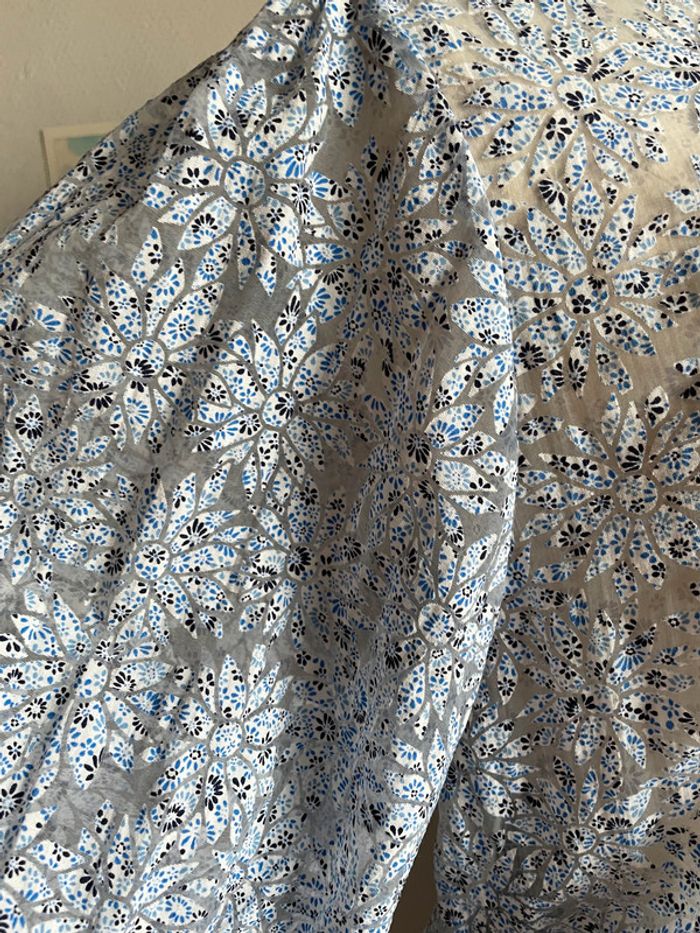 Blouse Zara mignonne à fleurs bleu et blanc - photo numéro 2