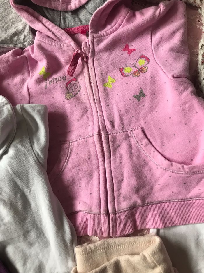 Lot 11 articles 6 mois - photo numéro 2