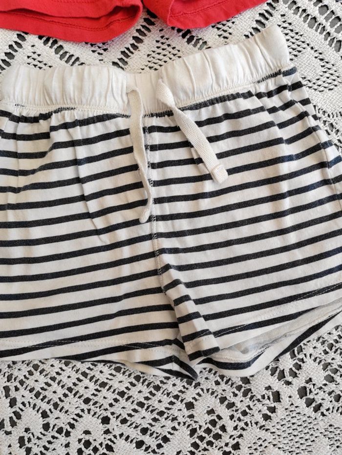 💙Lot 2 shorts 24 mois Kiabi - photo numéro 2