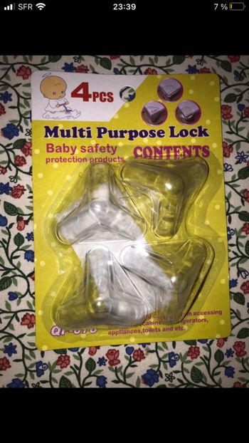 Protection coin du meuble