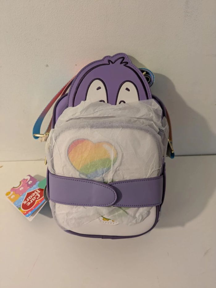 Loungefly sac à bandouliere Les bisounours "cousin cosy heart penguin"