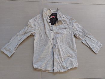 Chemise à fines rayures