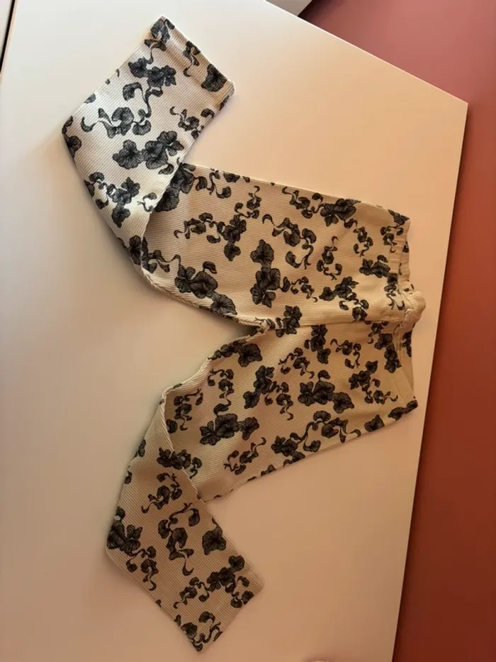 Legging beige fleurs noires Littles Indians 3-4Y - photo numéro 4