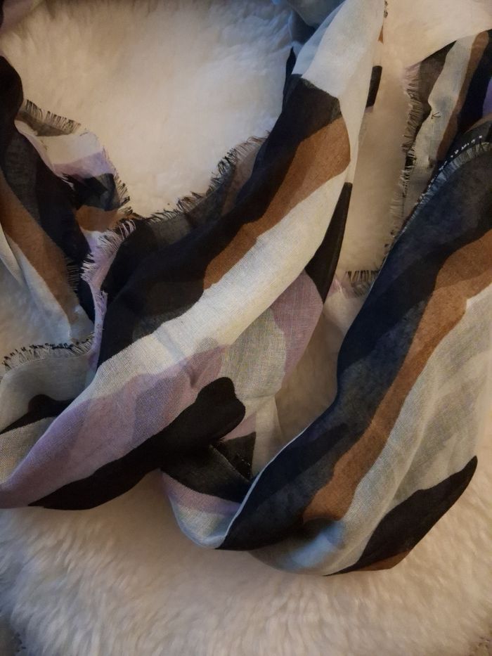 Écharpe neuve Parfois - photo numéro 3