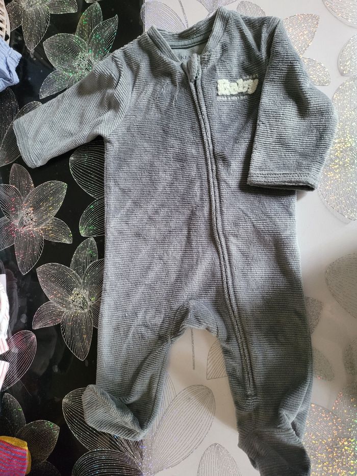 Lot 2 pyjamas hiver 1 mois - photo numéro 2