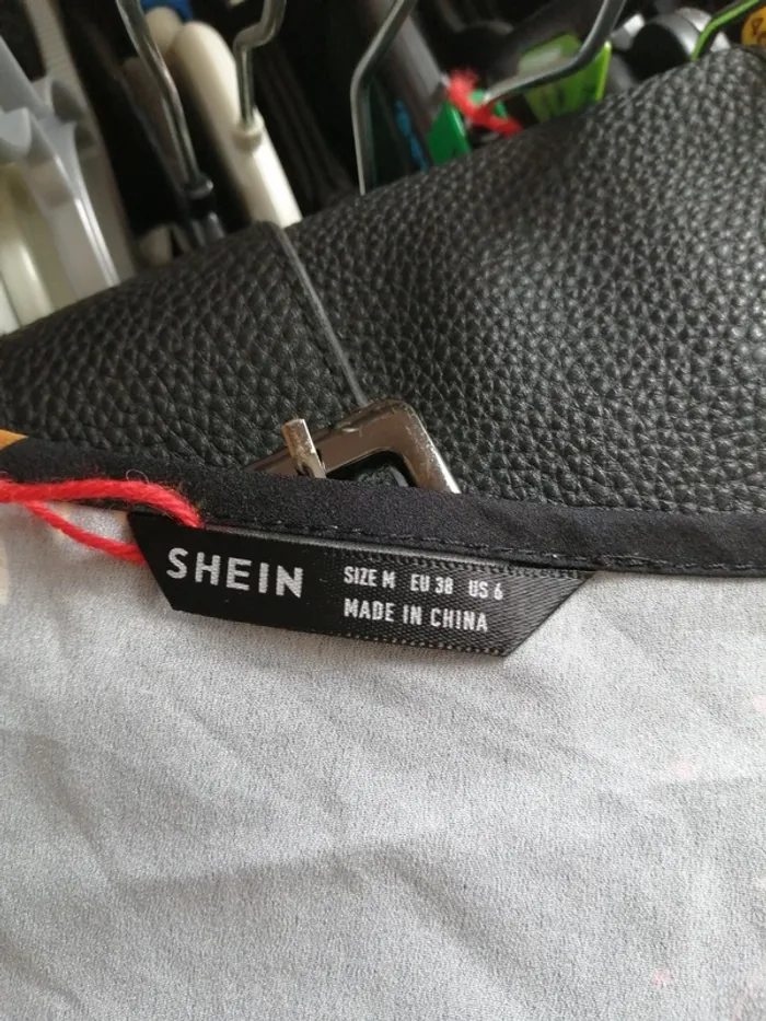 Haut noir manches courtes cache coeur motifs fleurs / shein / (M) - photo numéro 8