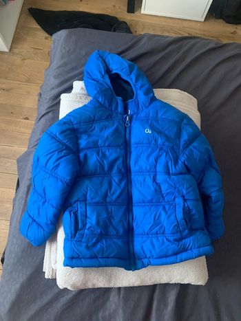 Très jolie doudoune garçon 4 ans