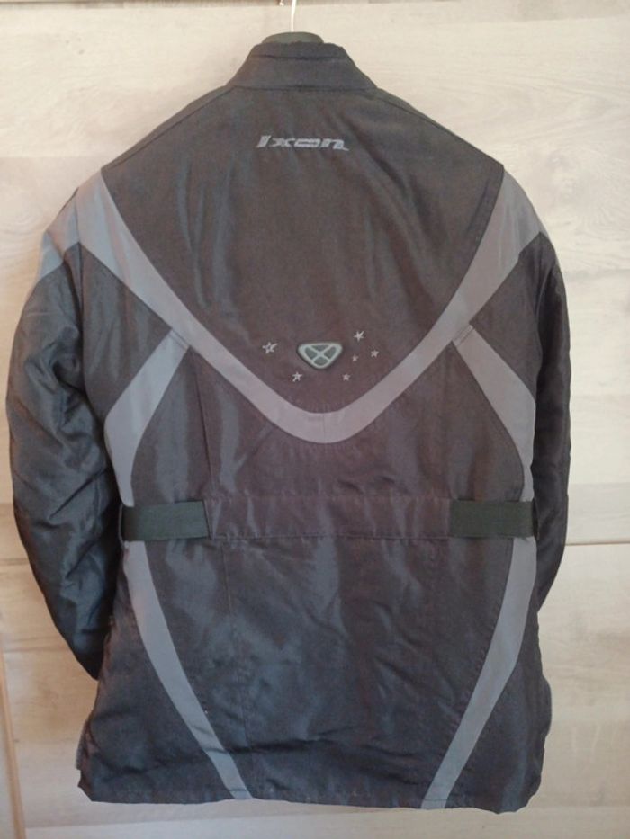 Veste de moto femme taille 38/40 ixon excellent état très peu porte - photo numéro 2