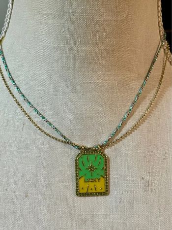 Collier grigri lucky acier et résine vert turquoise jaune Chaîne/ cordon réglable