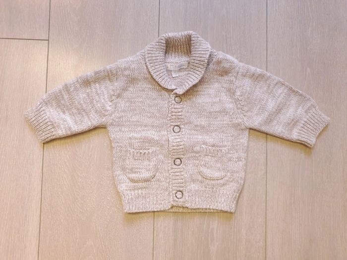 Gilet couleur beige. Garçon 3 mois. Marque Kitchoun