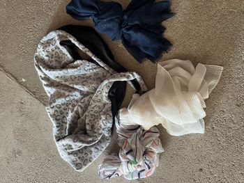 lot de 4 foulards en bon etat 2 bonobo 1 fait main 1 sans marque