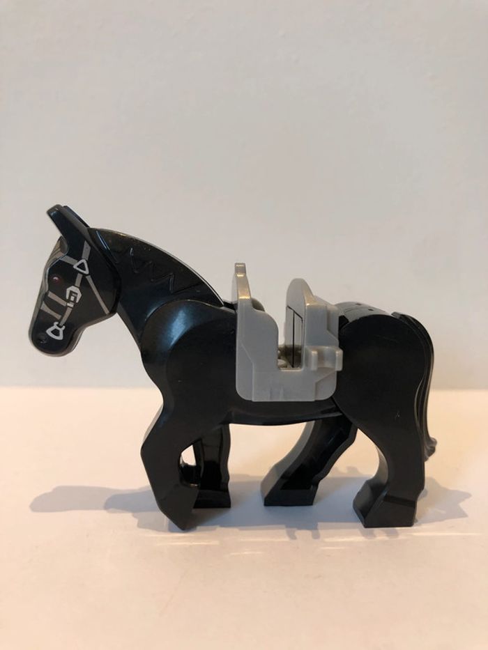 Figurine type lego cheval noir. le seigneur des anneaux/Hobbit - photo numéro 2