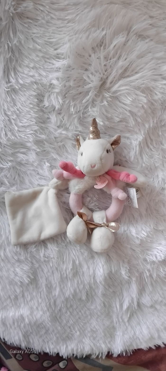 Doudou et compagnie- Hochet licorne avec mouchoir