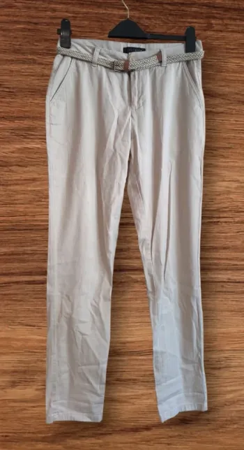 Pantalon beige LolaLiza avec ceinture tressée