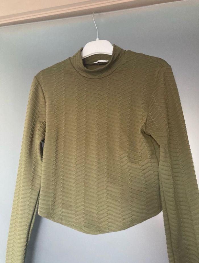 Crop top/ Haut à manches longues texturé vert kaki - photo numéro 2