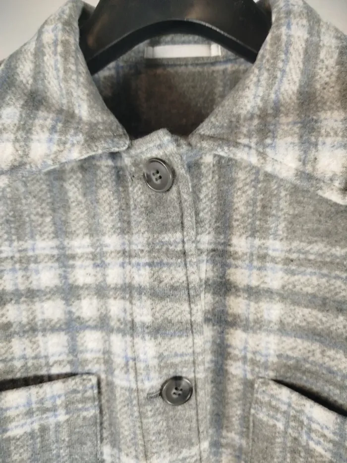 Sur chemise - veste en laine Uniqlo Chemise à carreaux grise A830 - photo numéro 3