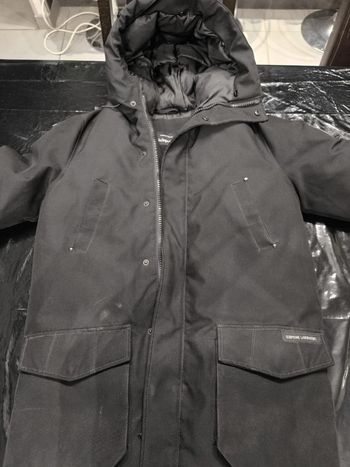 Manteau subprime Bonjour je vend des meubles de maison contactez moi si intéressé(e)  
Canapé- 450 euro 
Table et chaises extérieurs- 35 euro 
4 chaises en osier- 10 euro la pièce 
Dressing- 25 euro 
Barbecue- 150 euro 
Bureau avec etagere et 2 chaises- 3