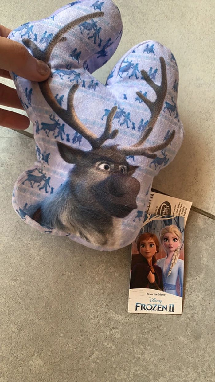Coussin peluche Sven de reine des neiges idée cadeau - photo numéro 2