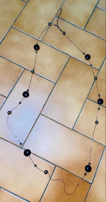 Sautoir couleur couleur noir bon état