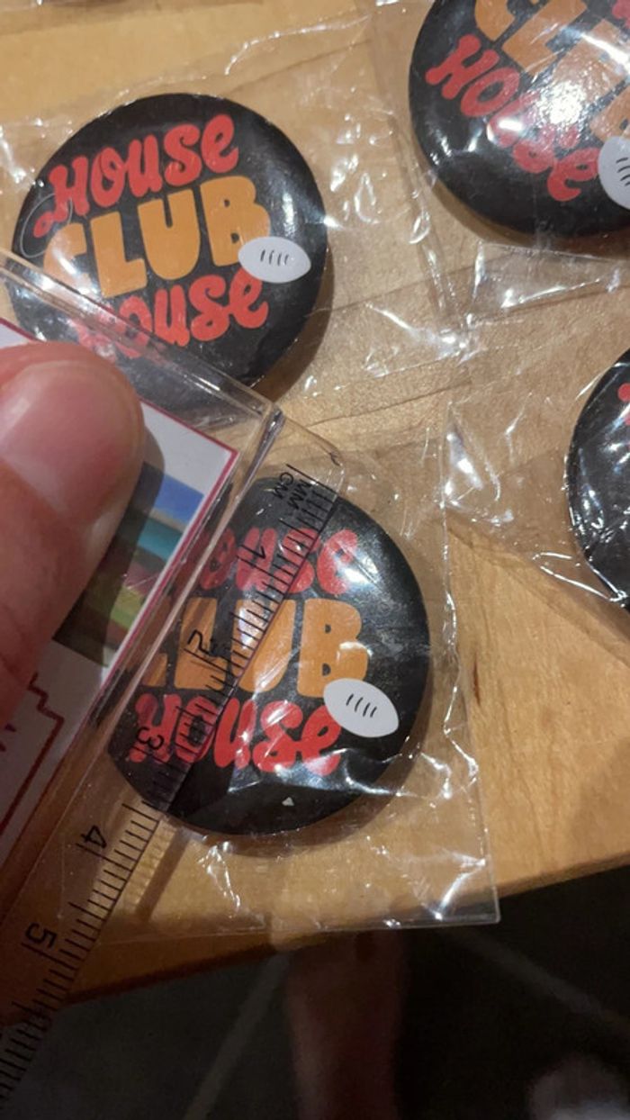Gros lot de badges - photo numéro 3