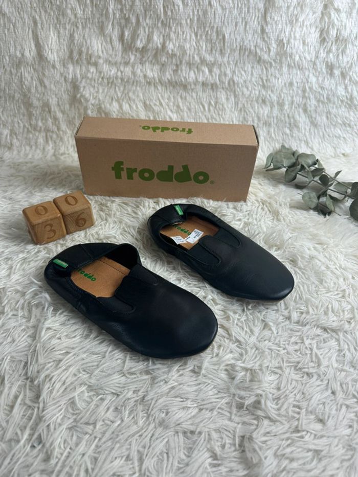 Paire de chaussons en cuir noir Froddo taille 36