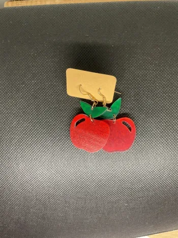Boucle d’oreille « pommes » neuve