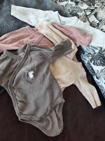 Lot 7 bodies KIABI 1 MOIS