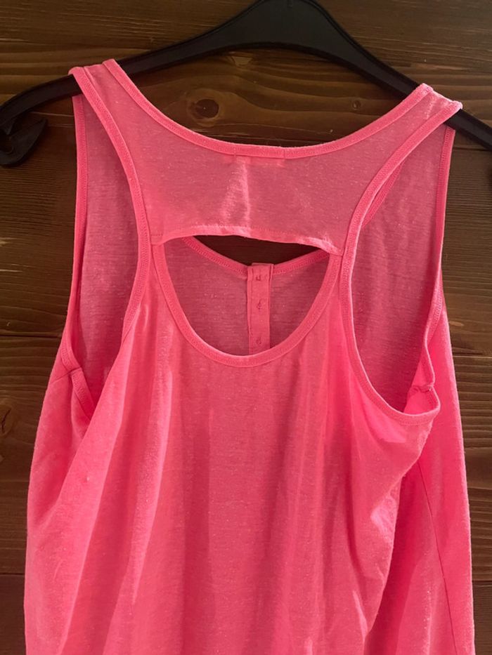 Débardeur rose fluo ouverture dans le dos - photo numéro 3