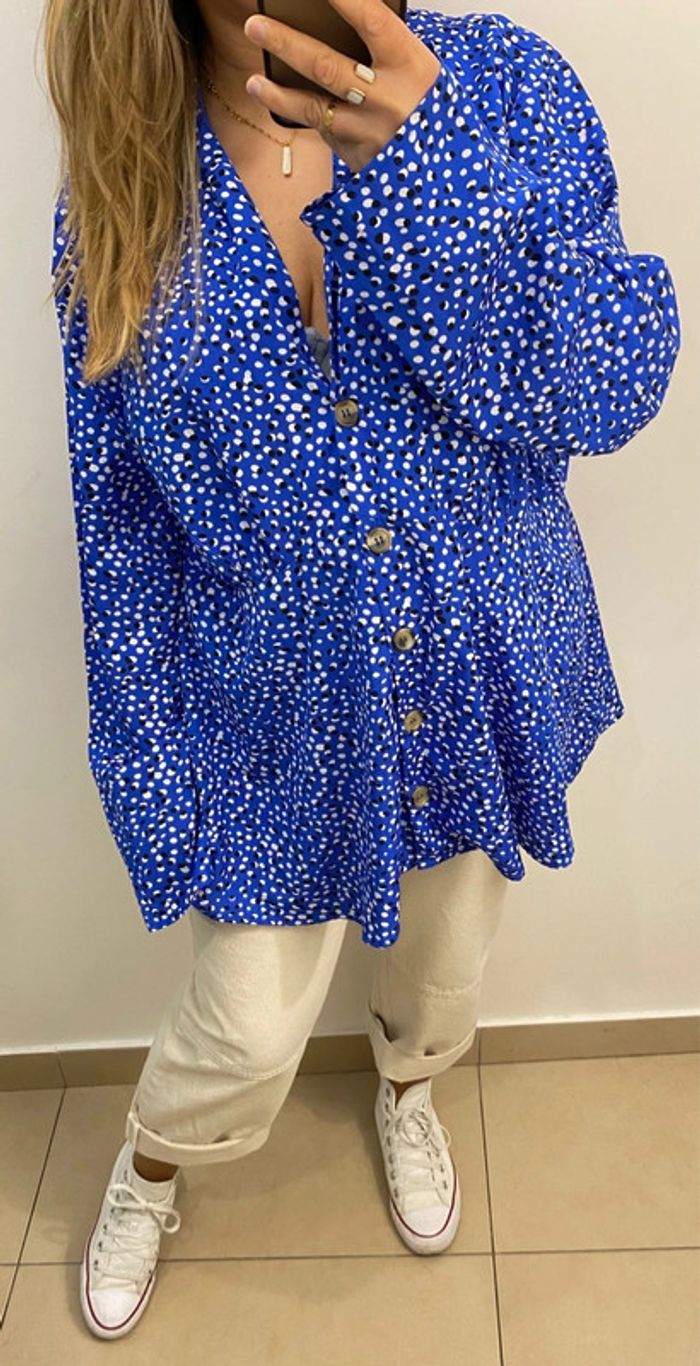 Jolie Blouse Imprimée Avec Des Boutons Taille 52 - photo numéro 3
