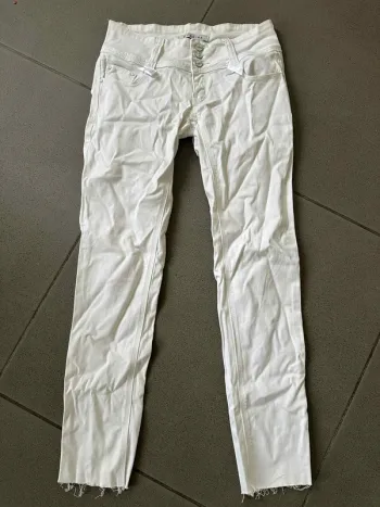 LOT 4 Jeans