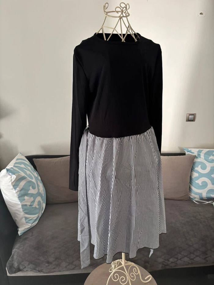 Robe neuve bi-colore à rayures avec ceinture – Taille M - photo numéro 12