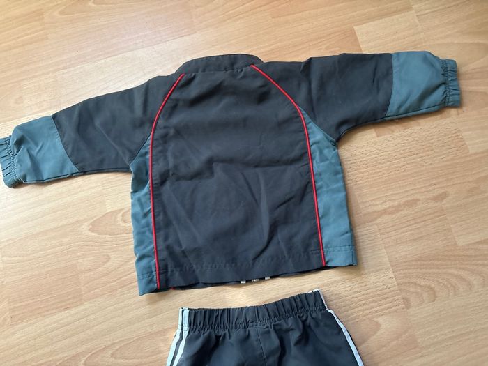 Bel ensemble survêtement jogging Adidas T. 18 mois garçon TBE - photo numéro 5