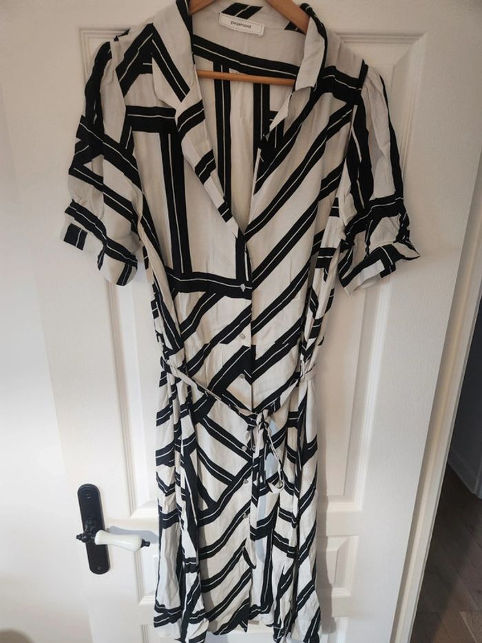 Jolie robe blanche et noire Promod taille 46