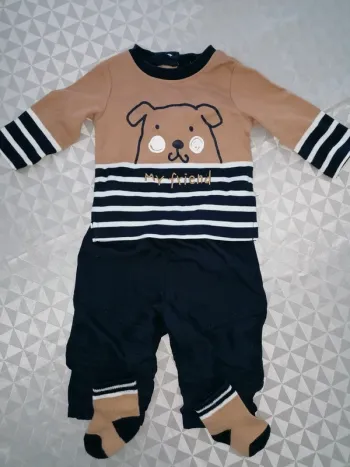 Pyjama / tenue 3 mois