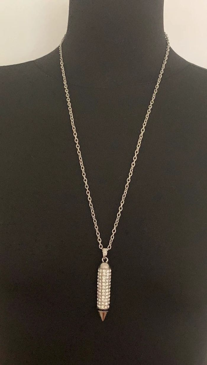 Collier pendentif en forme de balle en strass