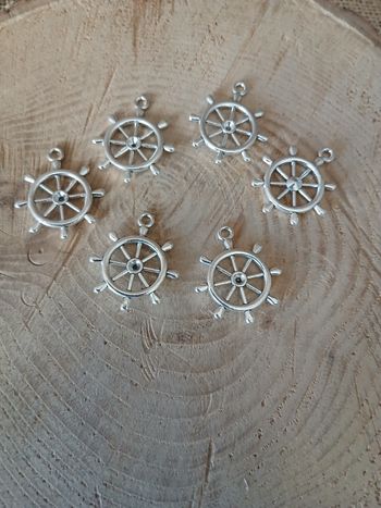 Lot de 16 pendentif marin