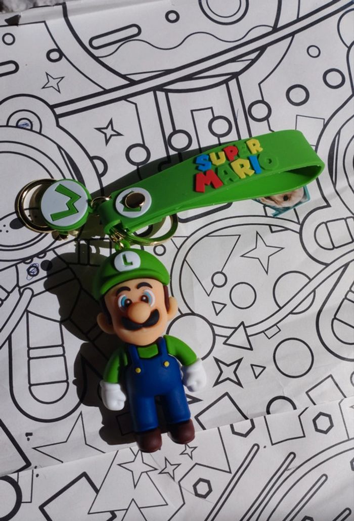 Figurine porte clefs neuve Luigi monde de Mario Nintendo - photo numéro 2