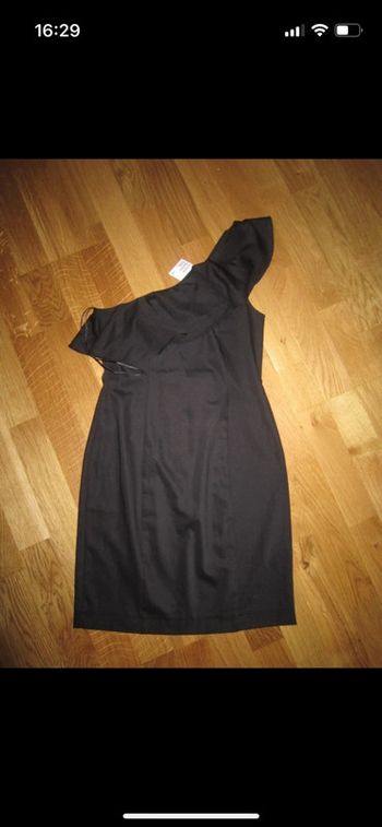 Joli robe noire idéale fêtes h&m neuve 36