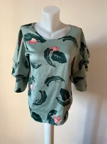 T- shirt en très bon état vert taille M vero moda