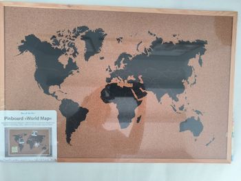 Tableau en liège, carte du monde